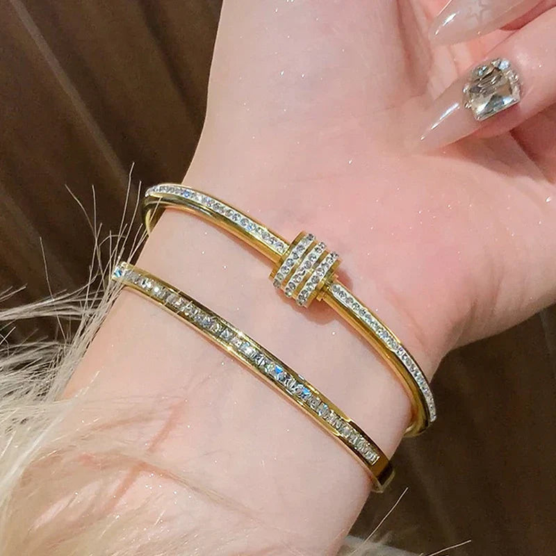 Classic Bracelet with Mother-of-Pearl and Zirconia Detail
