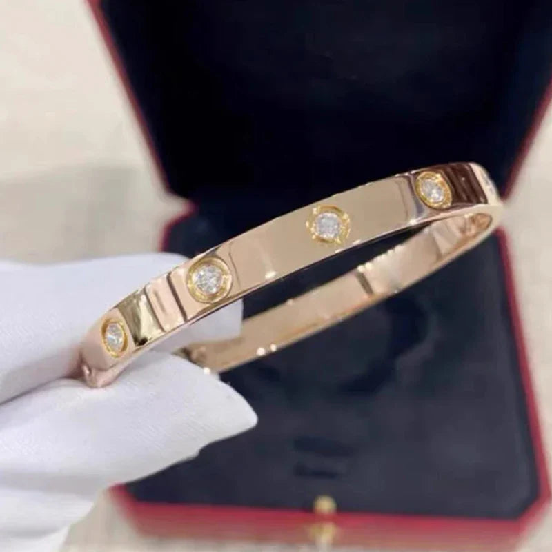 Classic Bracelet with Mother-of-Pearl and Zirconia Detail
